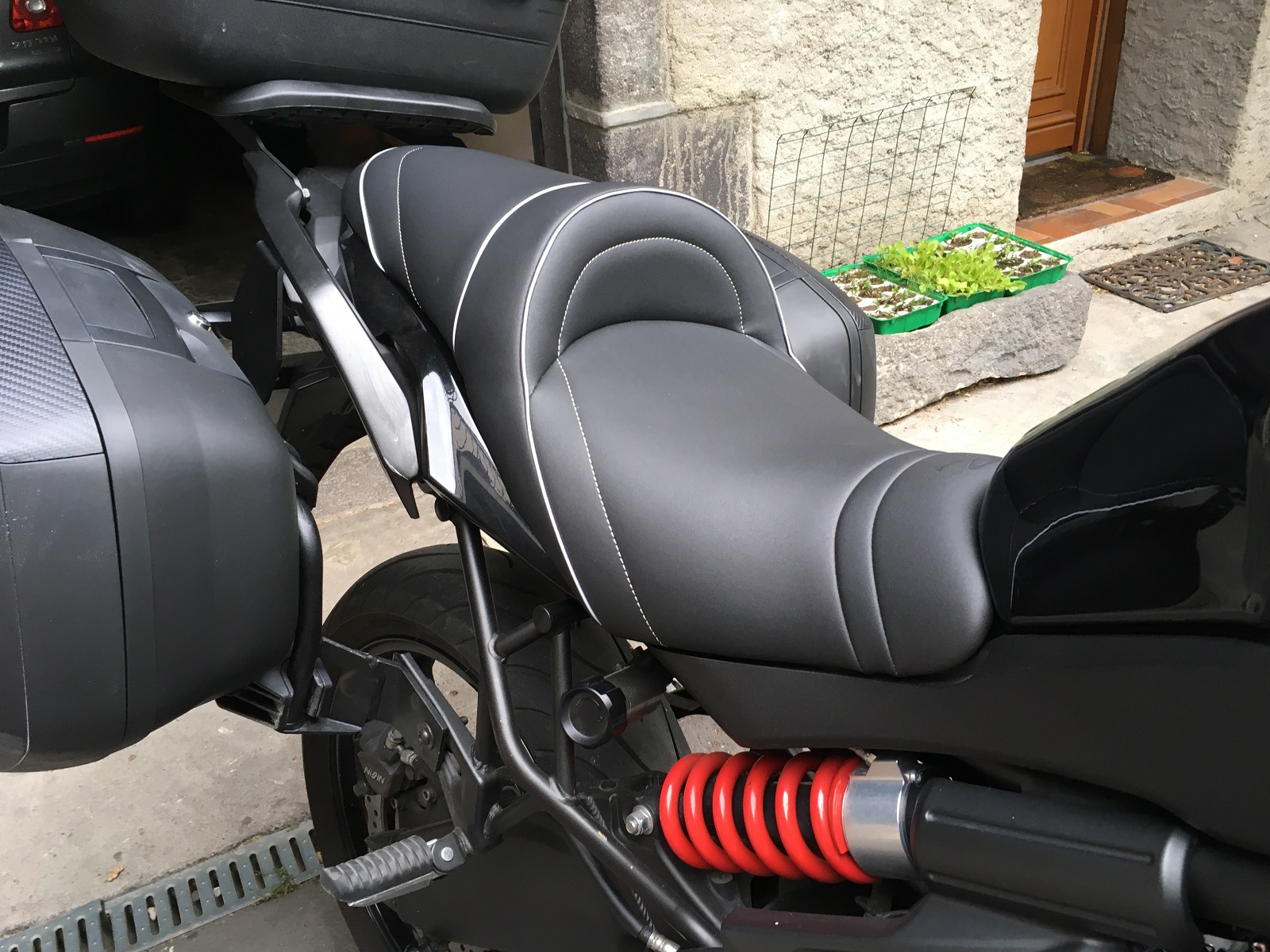 KAWASAKI VERSYS 650 - seats, petrol tank covers, tank bags [Rates for: