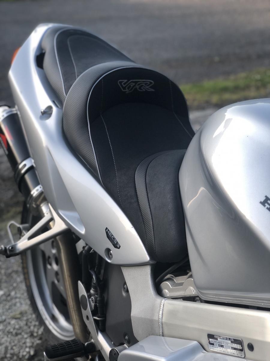 Honda Vfr 800 Fi 1998 01 Deluxe Seats Petrol Tank Covers Tank Bags Rates For France