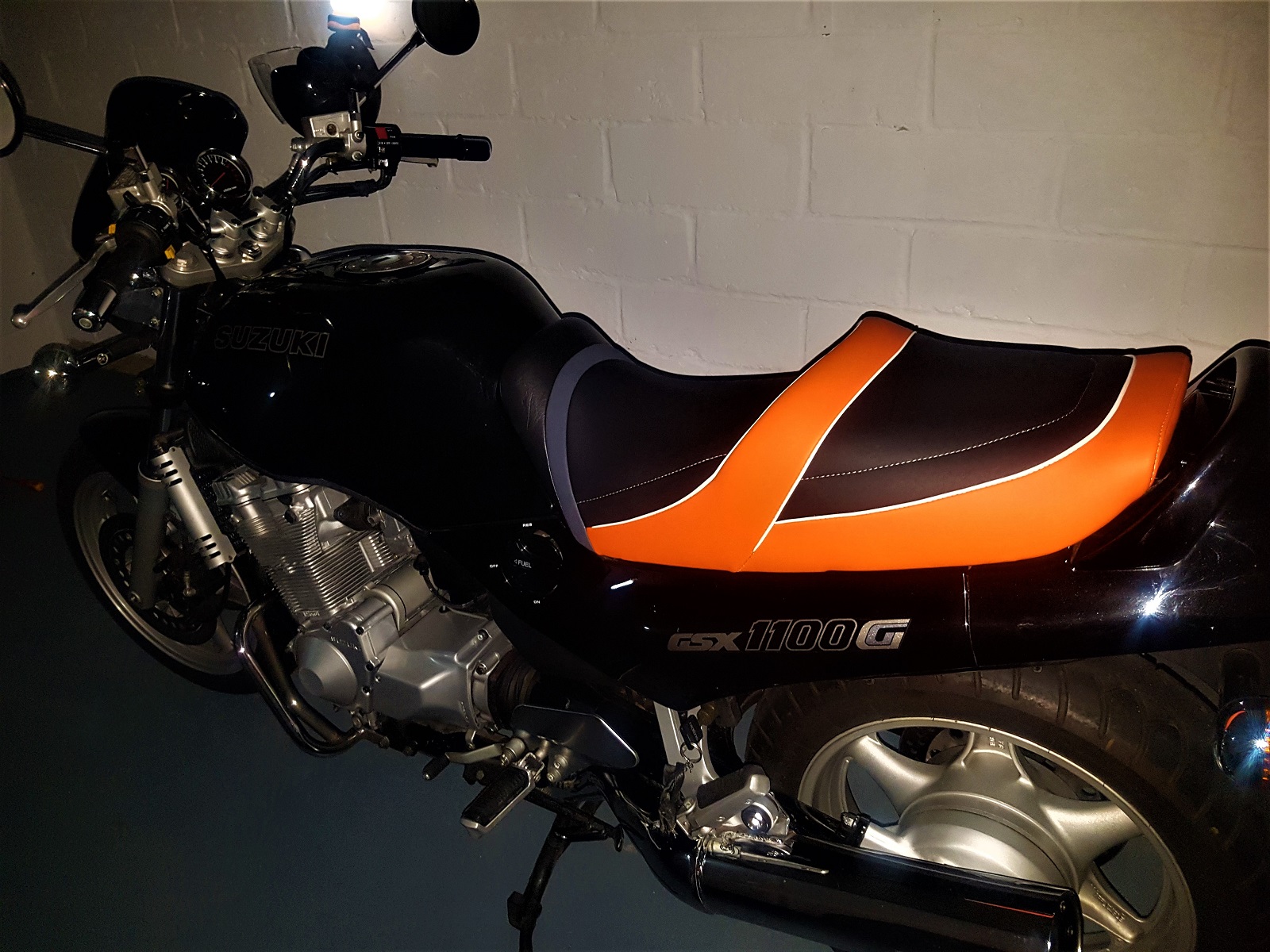 SUZUKI GSX 1100 G Deluxe seats petrol tank covers tank bags Rates for
