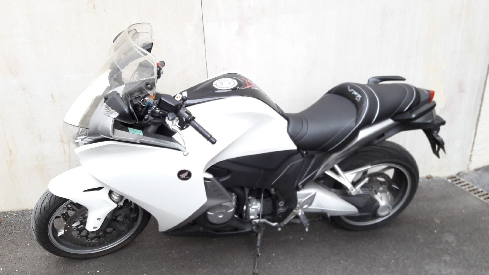Honda Vfr 1200 F 2010 Deluxe Seats Petrol Tank Covers Tank Bags Rates For France