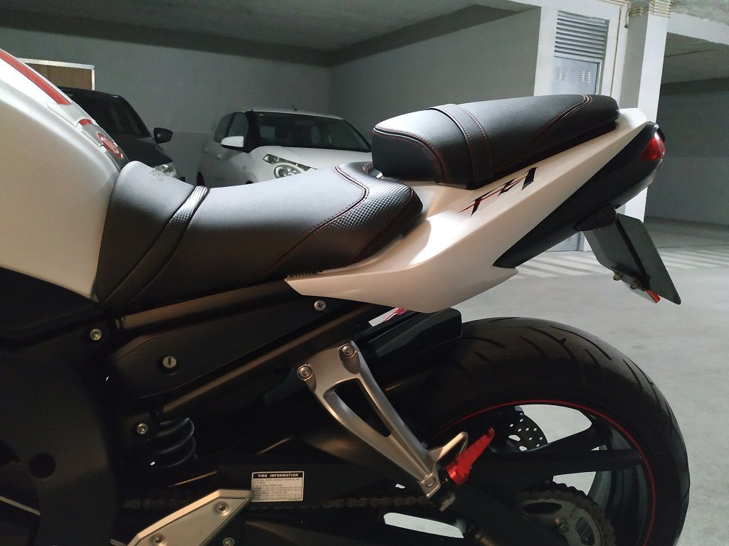 YAMAHA FZ1 N 2006 Selle confort copri serbatoio borse Tariffe per Monaco