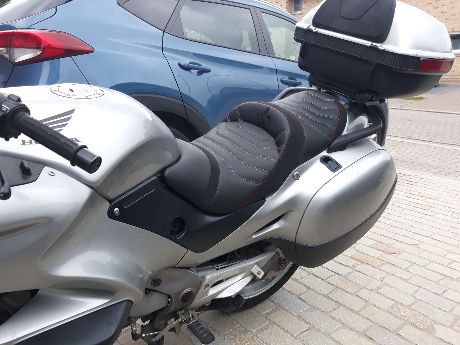 HONDA DEAUVILLE NT 650 V [1998-2005] - Deluxe seats, petrol tank
