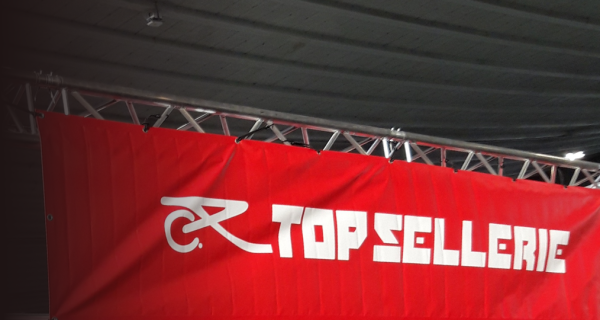 About Us Banner Top Sellerie Red Display Stand