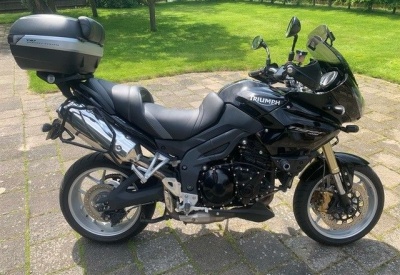TRIUMPH TIGER 1050