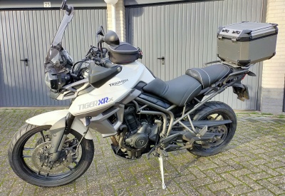 TRIUMPH TIGER 800