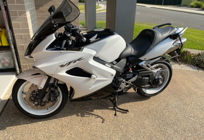 HONDA VFR 800 VTEC [>=2002]