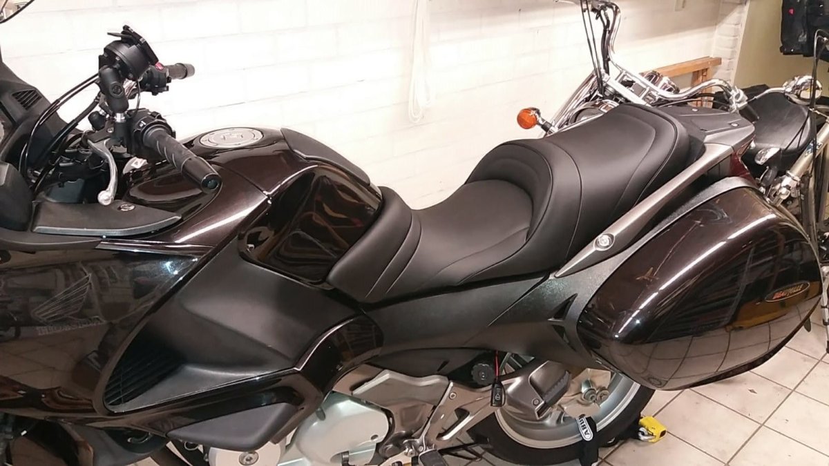 HONDA DEAUVILLE NTV 700