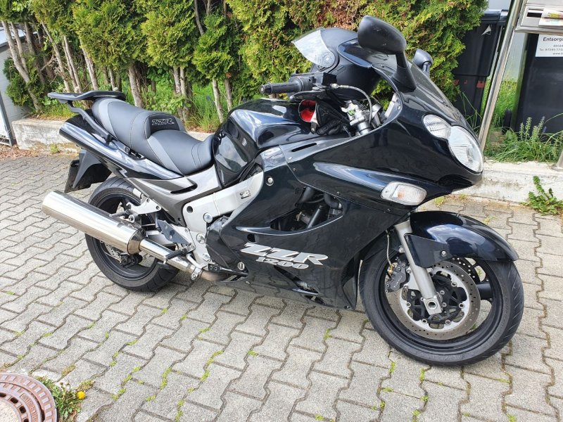 KAWASAKI ZZR 1200
