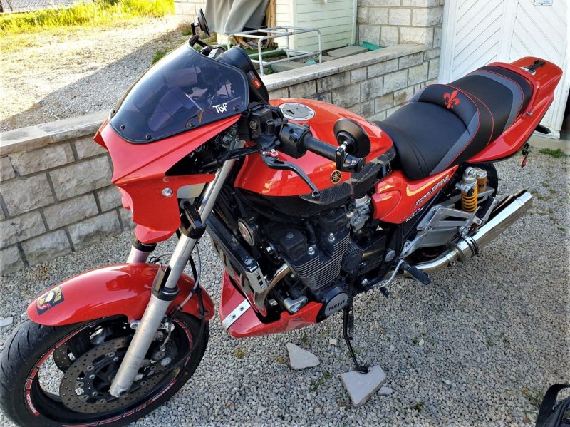 YAMAHA XJR 1300