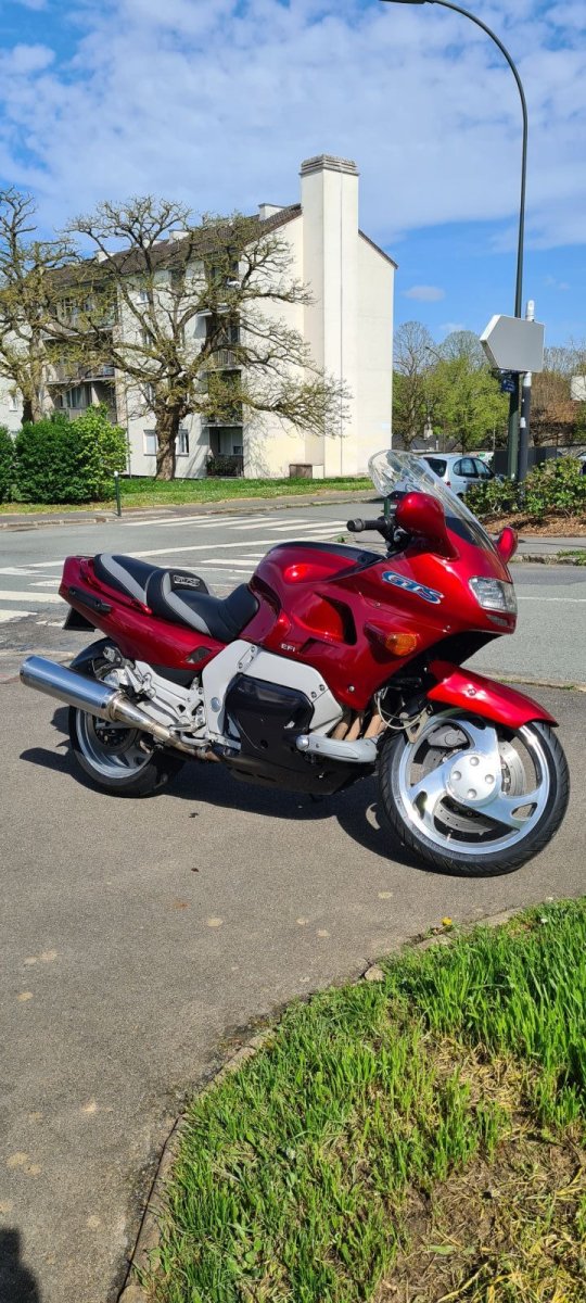 YAMAHA GTS 1000