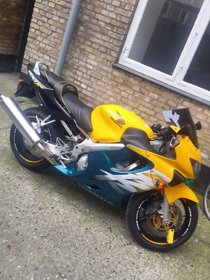 HONDA CBR 600 F