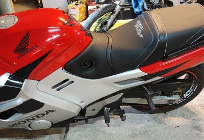 HONDA CBR 1000 F (SC 25)