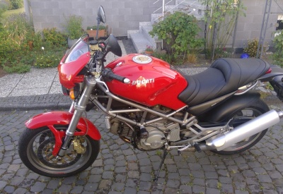 DUCATI MONSTER 900