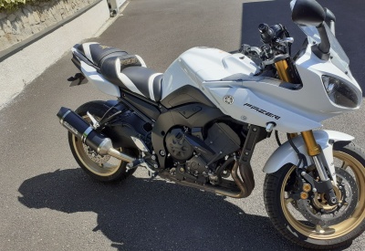 YAMAHA FZ8