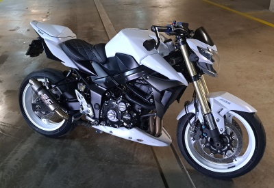 SUZUKI GSR 750