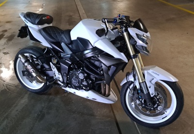 SUZUKI GSR 750
