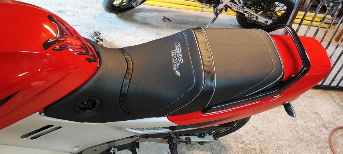 HONDA CBR 1000 F (SC 25)