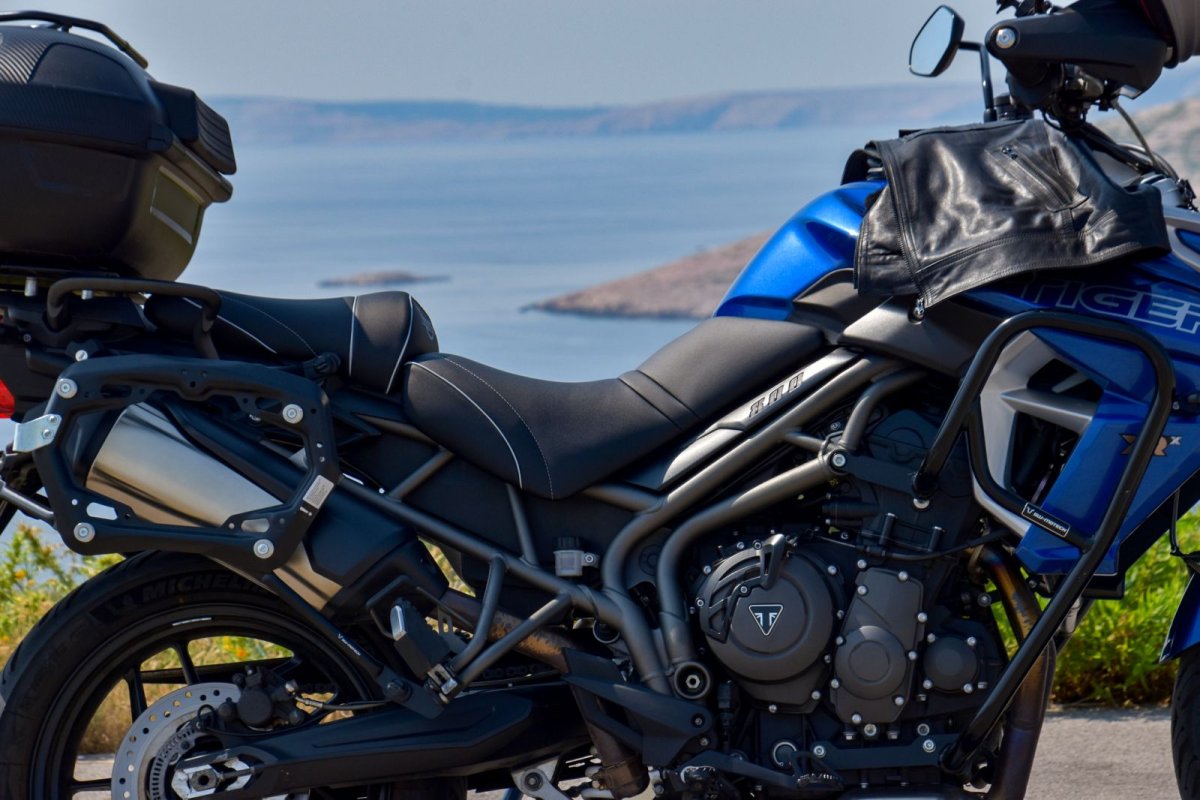 TRIUMPH TIGER 800