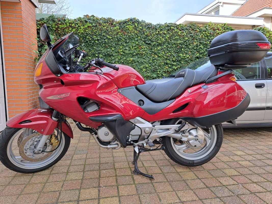 HONDA DEAUVILLE NT 650 V