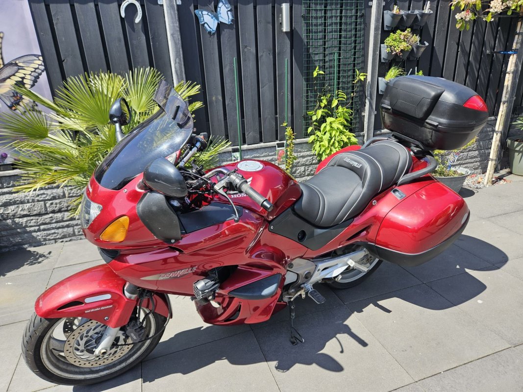 HONDA DEAUVILLE NT 650 V