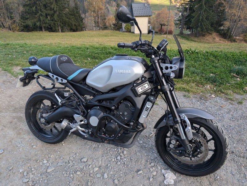 YAMAHA XSR 900