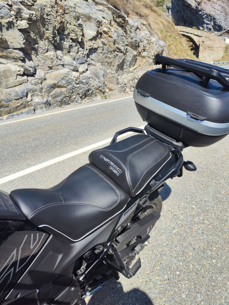 SUZUKI V-STROM 1050