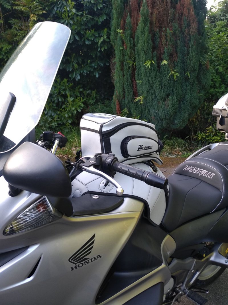 HONDA DEAUVILLE NTV 700