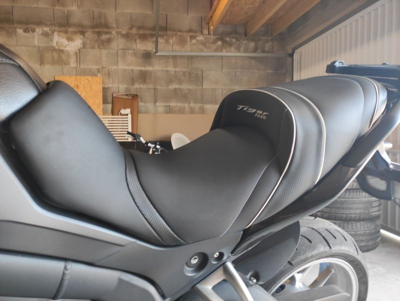 TRIUMPH TIGER 1050