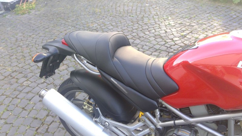 DUCATI MONSTER 900