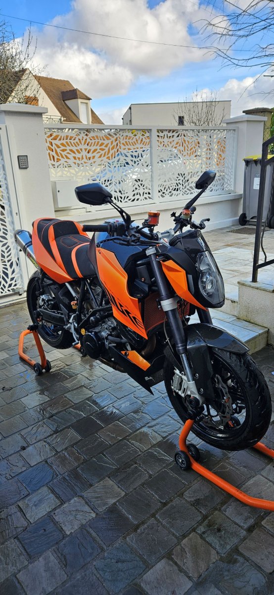 KTM SUPER DUKE 990