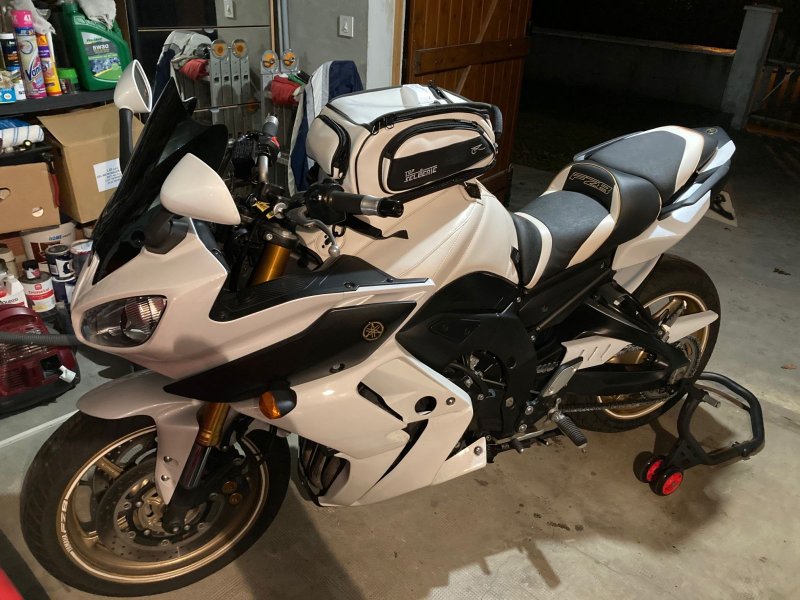 YAMAHA FZ8