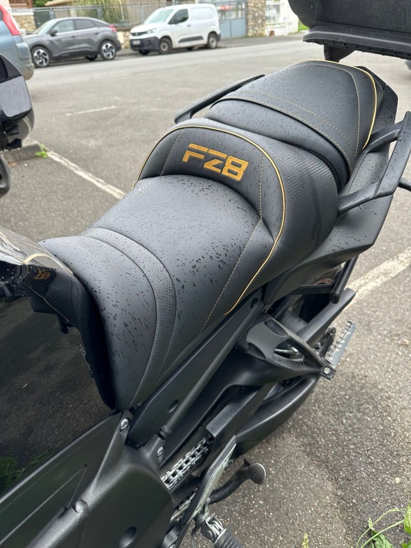 YAMAHA FZ8